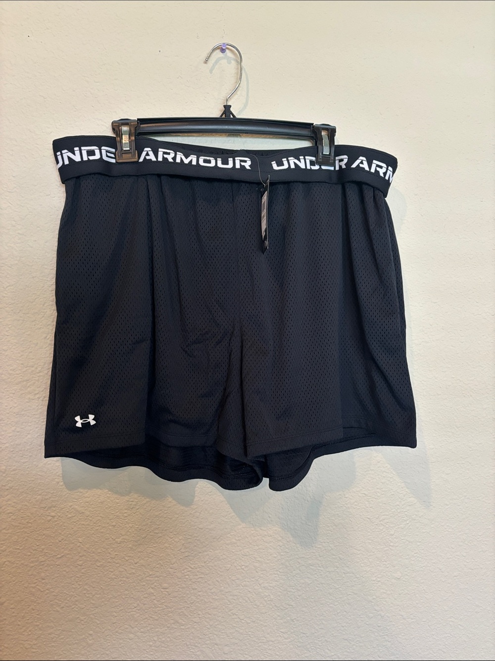 NWT 1X Under Armour Black Mesh Performance Shorts with Logo Waistband